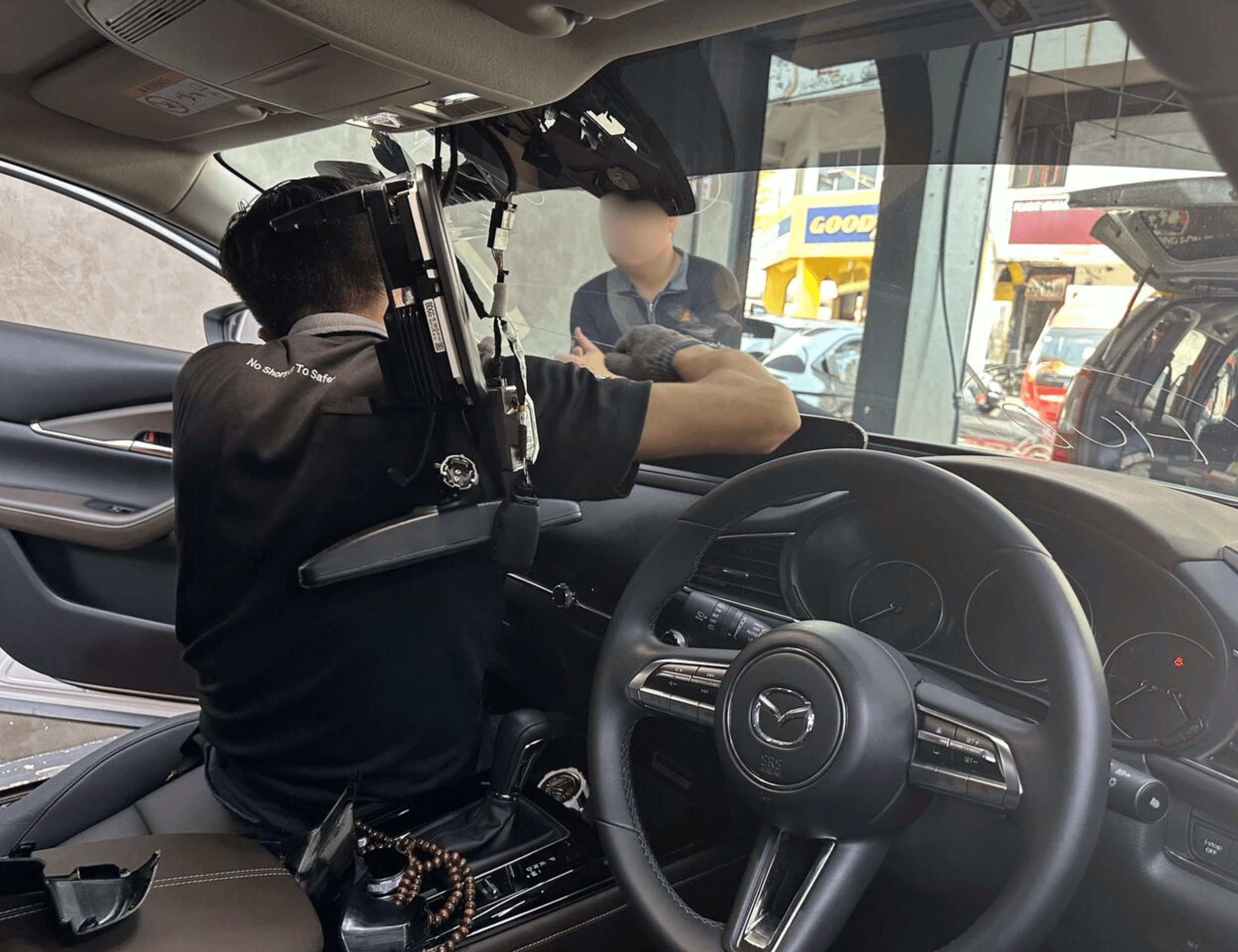 Windscreen Replacement Service 1